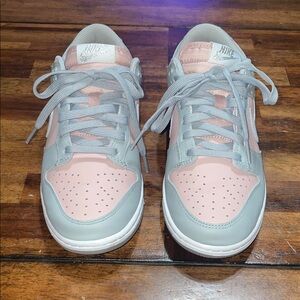 Nike Women's Sneakers in Soft Pink and Light Gray